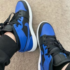 SOLD ‼️ Air Jordan 1 MID (GS)